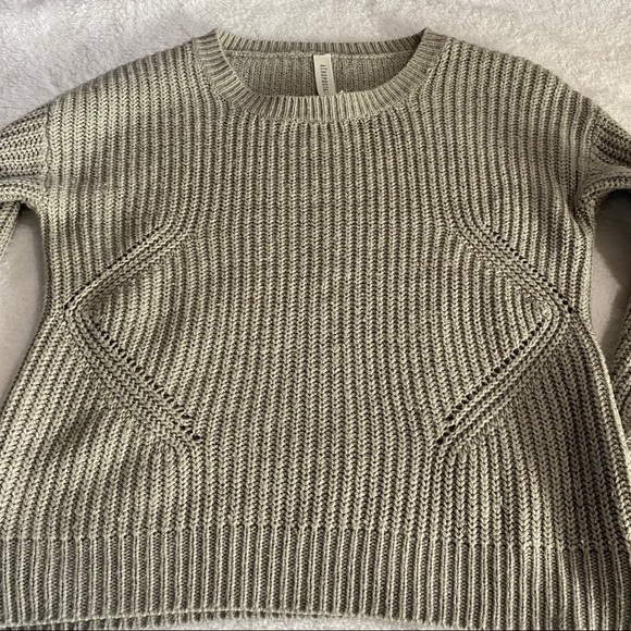 Aeropostale Knit Light Gray Long sleeves Women's Sweater - Size XS - Picture 7 of 12
